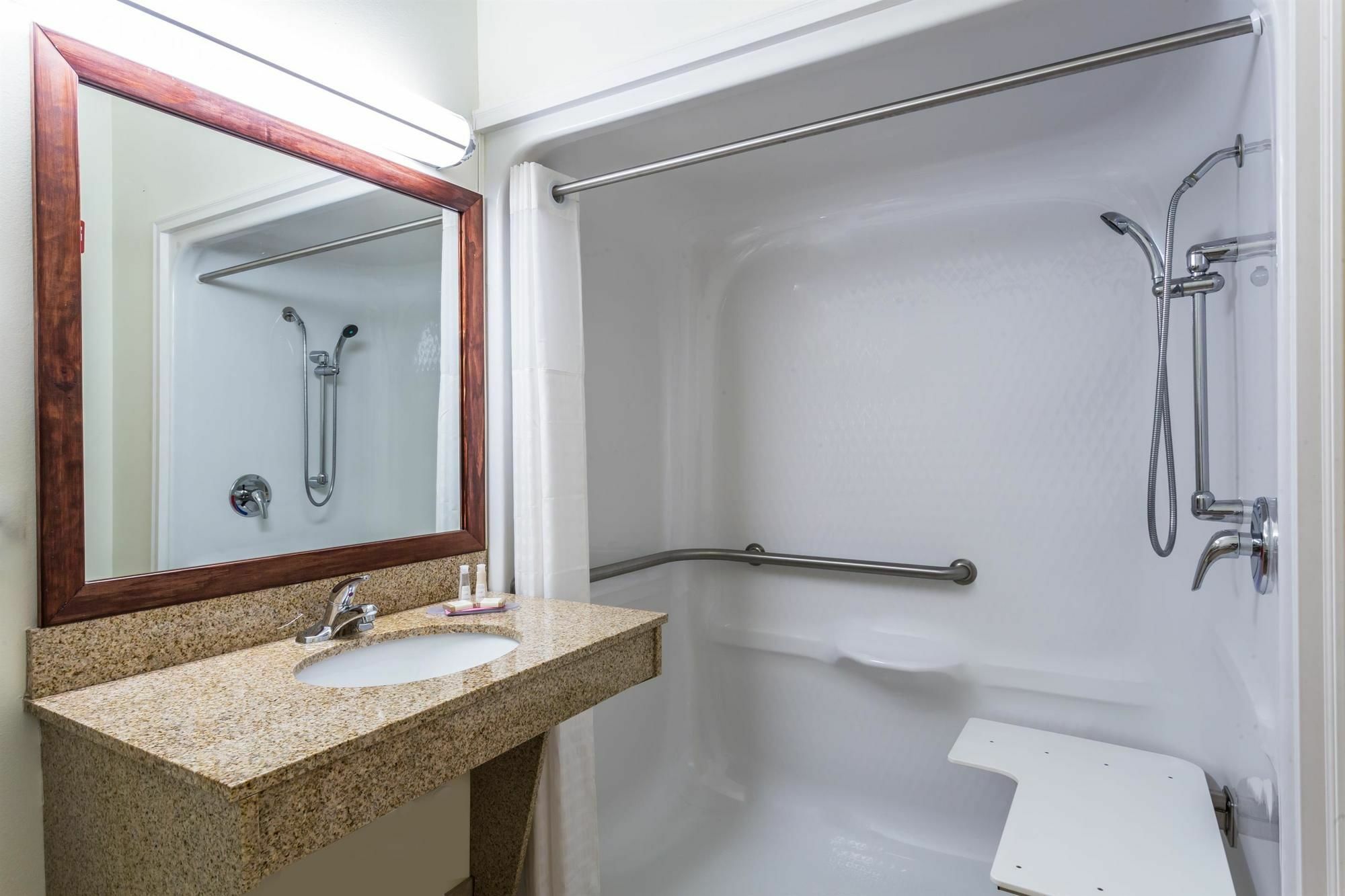 Red Roof Inn Хоума Екстериор снимка