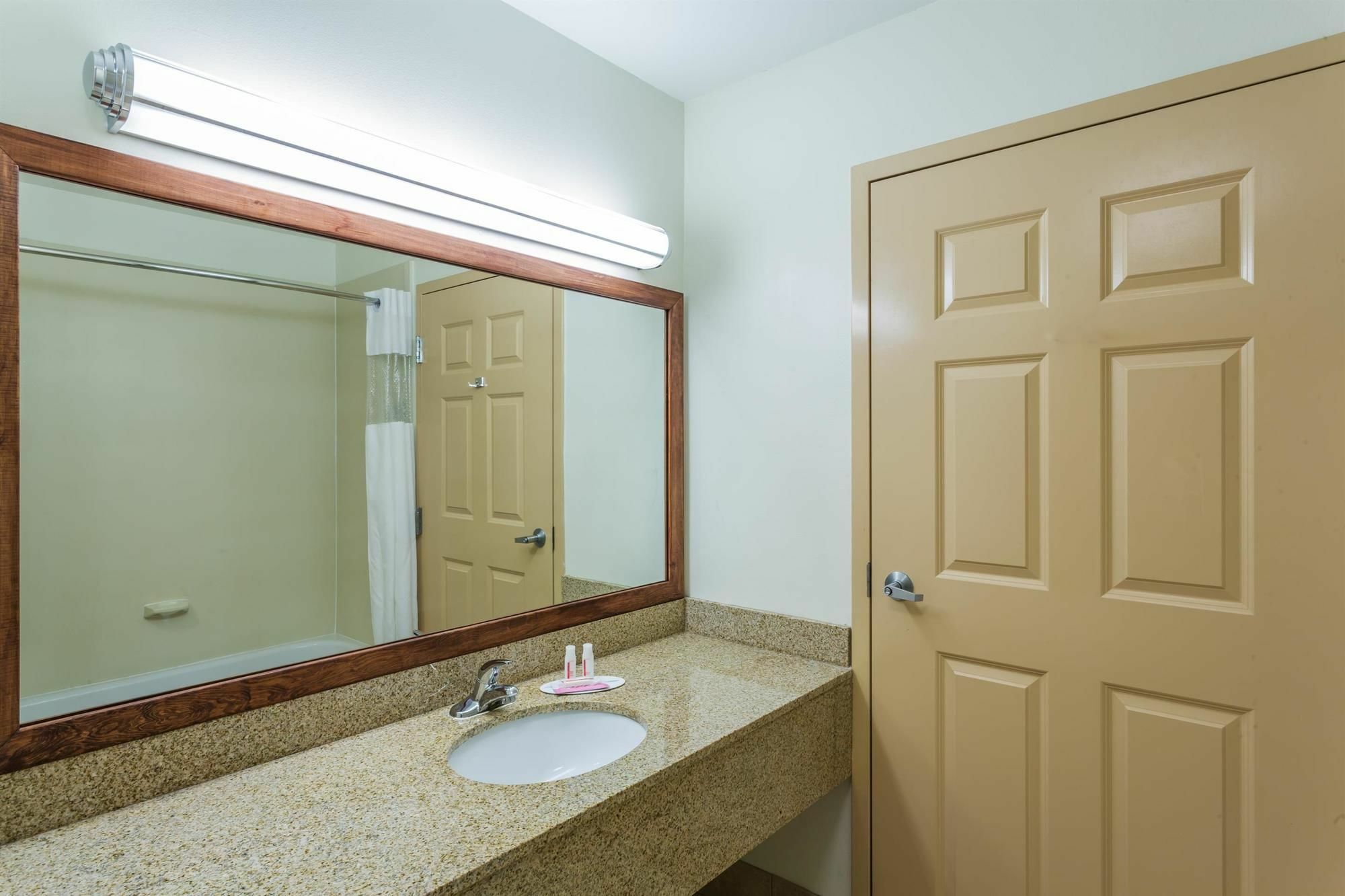 Red Roof Inn Хоума Екстериор снимка